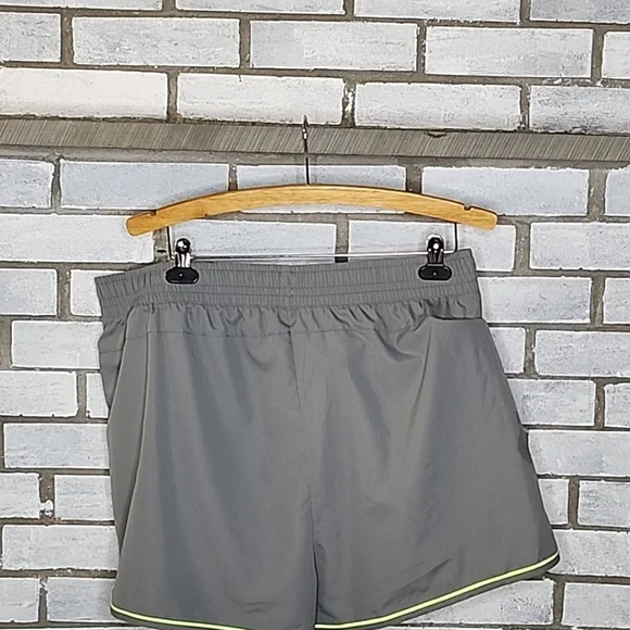 NWT Athletic Works Women's Pull-On Core Piped Run Shorts Size XXXL 22 Green - Picture 3 of 12
